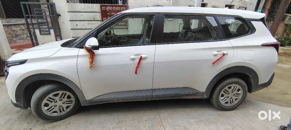Kia Carens Premium Petrol 2nd Owner