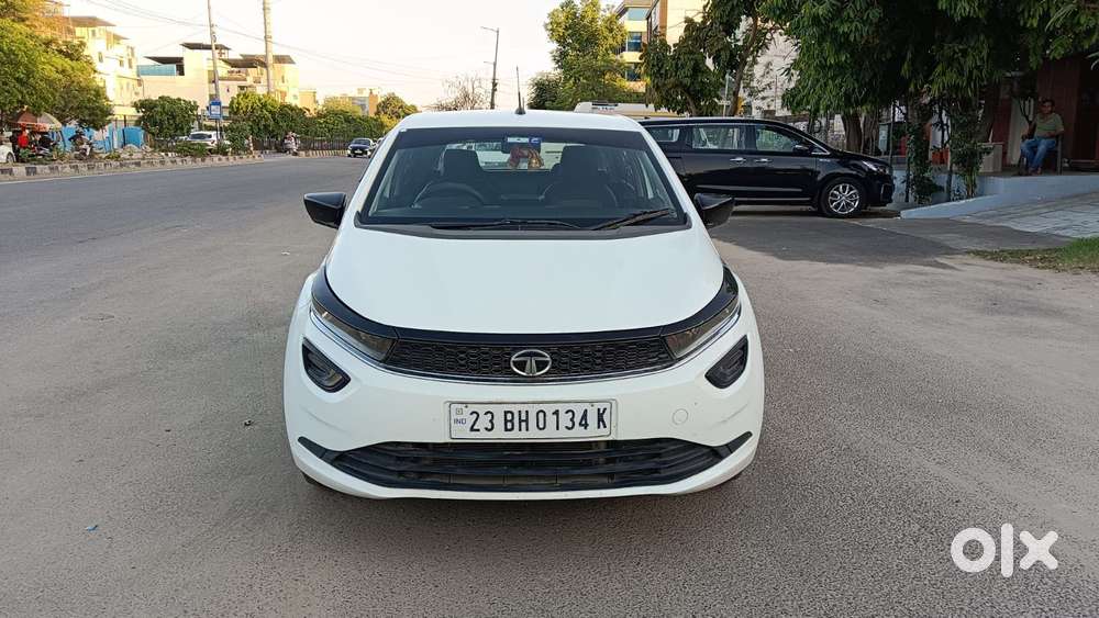 Tata Altroz 1.2 Xm Plus, 2023, Petrol