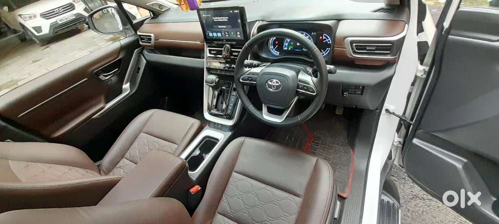 Toyota Innova Hycross 2.0 Zx Hybrid 7 Str, 2024, Cng & Hybrids