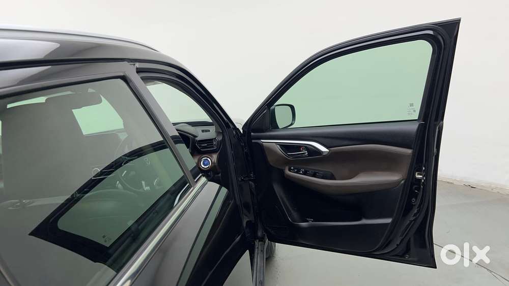 Toyota Urban Cruiser Hyryder 1.5 V Hybrid, 2025, Cng & Hybrids