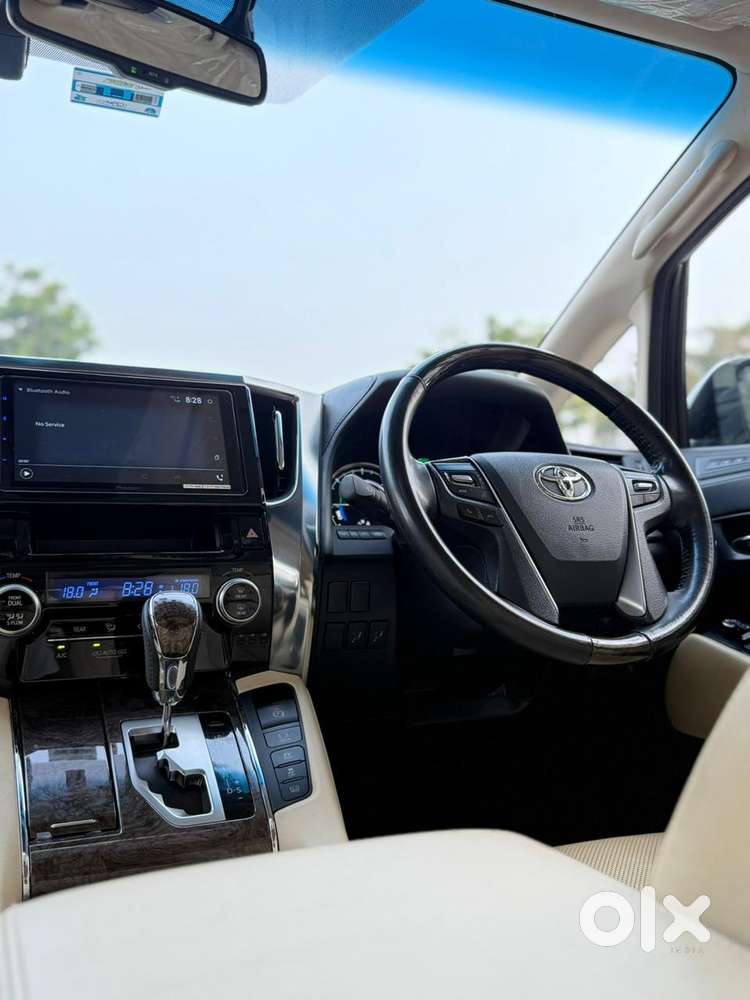 Toyota Vellfire 2.5 Hybrid, 2022, Petrol