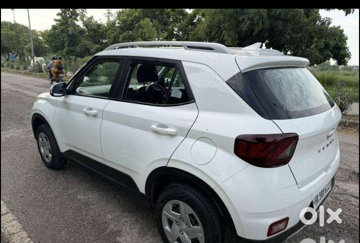 Hyundai Venue S (o) 1.2 Petrol Knight Edition, 2021, Petrol