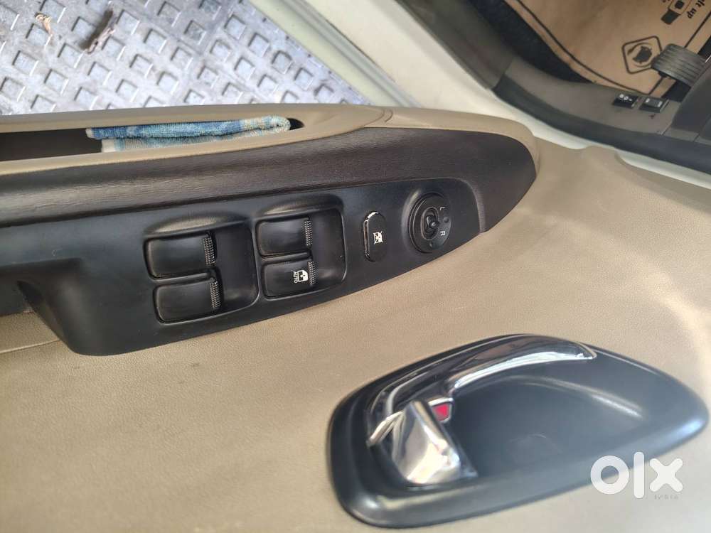Hyundai I10 2012 Petrol &cng 24 To 26  Mileage Good Condition