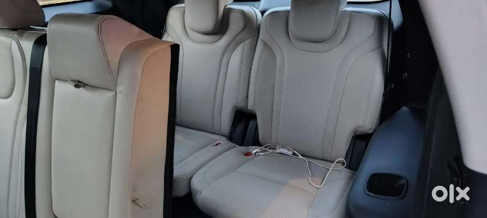 Mahindra Xuv700 2024 Petrol Well Maintained