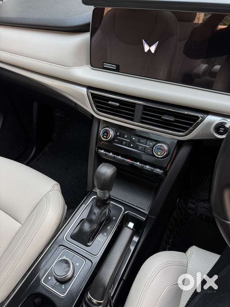 Mahindra Xuv700 2.2 Ax 7 Diesel At Str, 2024, Diesel