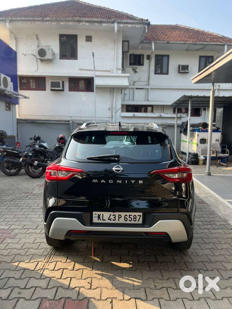 Nissan Magnite 1.0 Xv Premium, 2022, Petrol