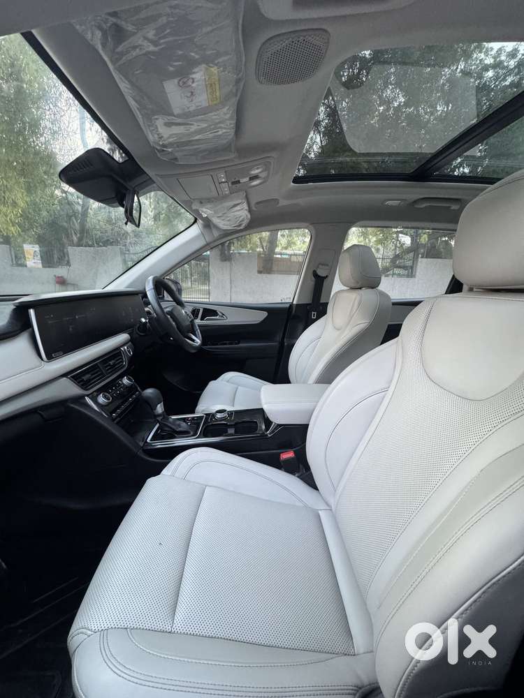 Mahindra Xuv700 2.2 Ax 7 Diesel At Luxury Pack Str, 2024, Diesel