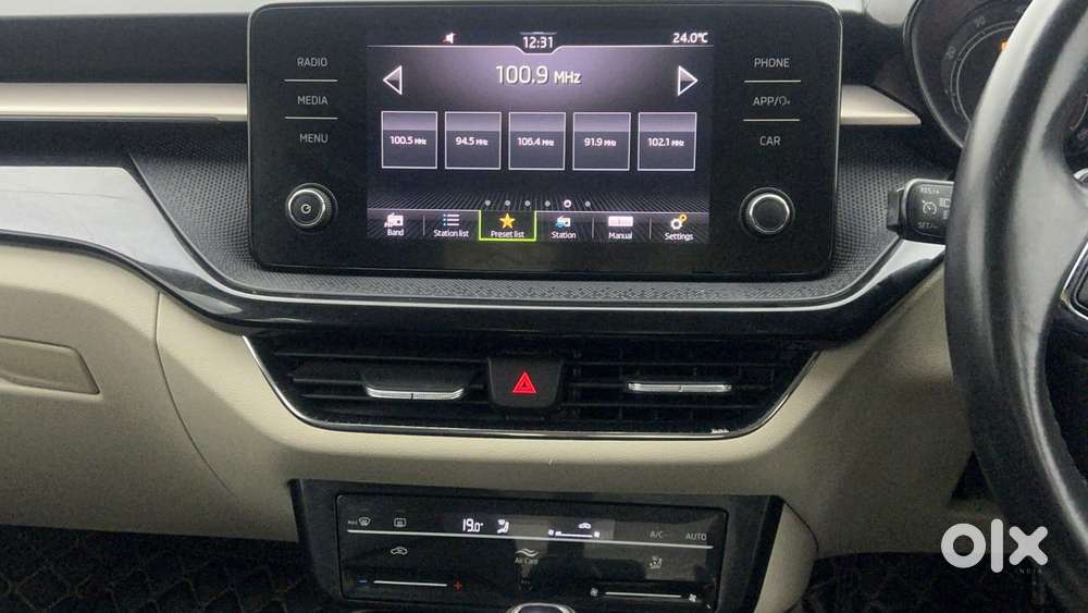 Skoda Slavia Ambition 1.0l Tsi At, 2022, Petrol