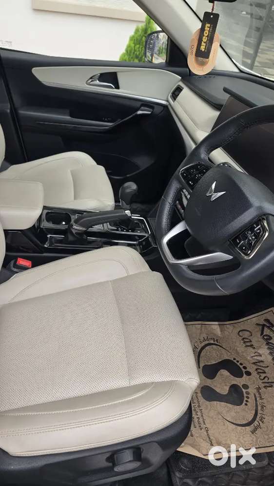 Mahindra Xuv700 Ax7 At Diesel 2024