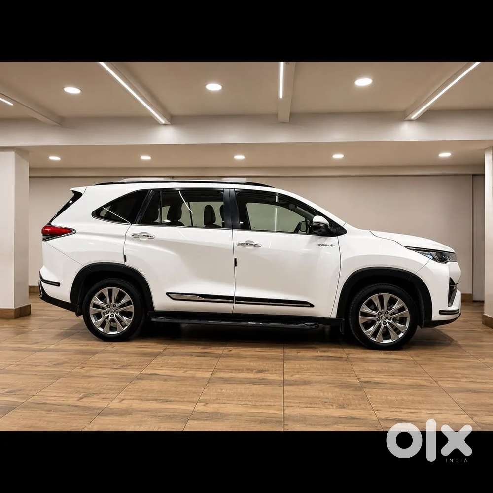 Toyota Innova Hycross 2.0 Zx (o) Hybrid 7 Str, 2024, Petrol