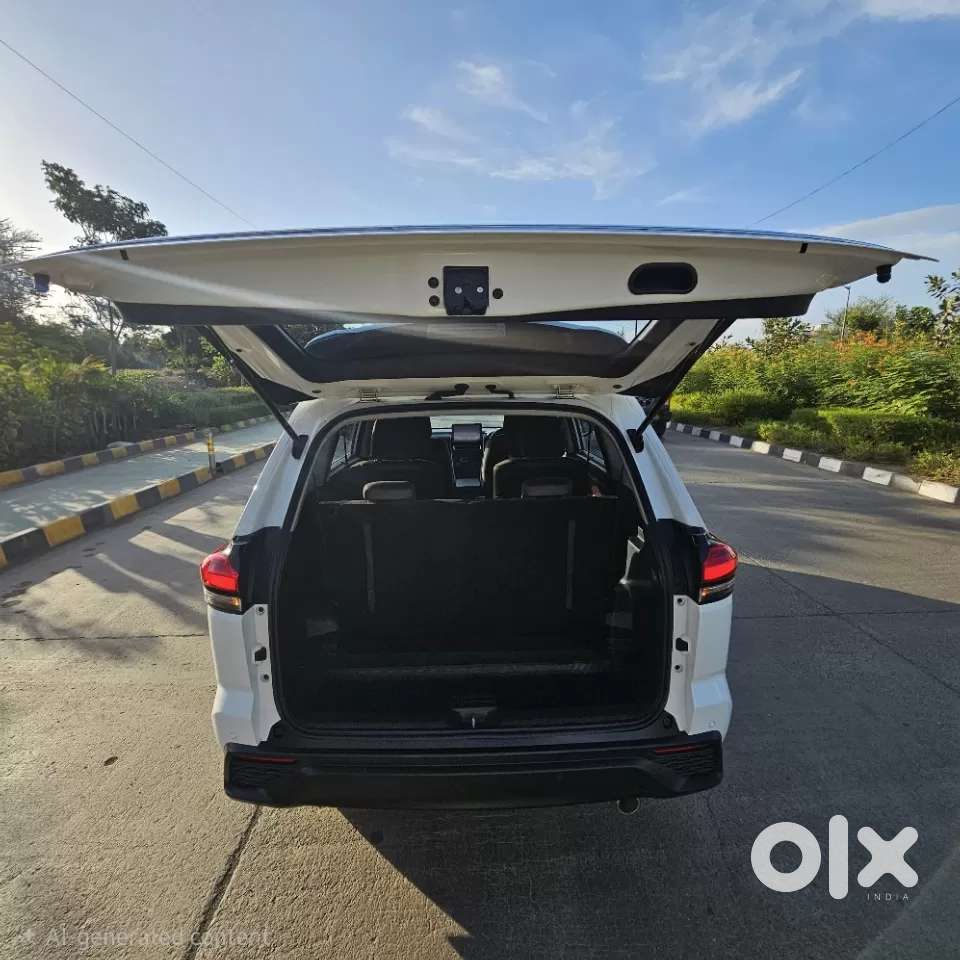 Toyota Innova Hycross, 2025, Petrol