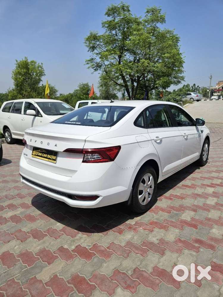 Skoda Slavia Active 1.0l Tsi Mt, 2022, Petrol