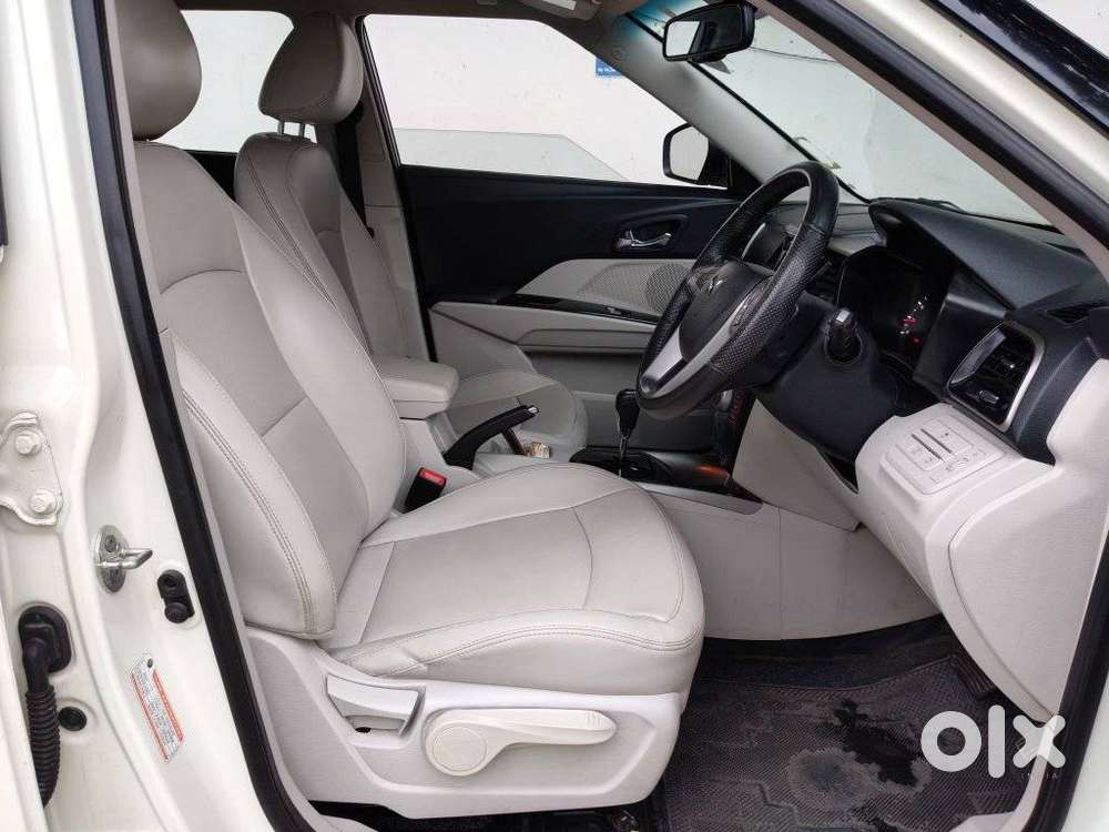 Mahindra Xuv300 1.2 W8 (o) Amt Petrol, 2023, Petrol