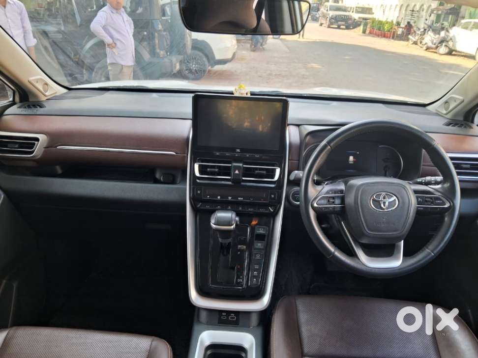 Toyota Innova Hycross 2.0 Zx Hybrid 7 Str, 2023, Petrol