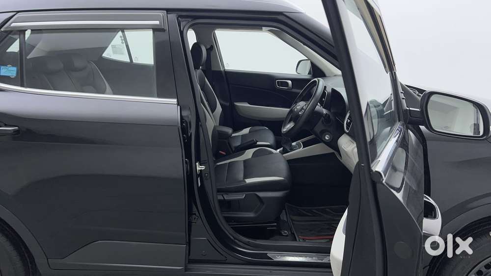 Hyundai Venue 1.2 S (o), 2024, Petrol