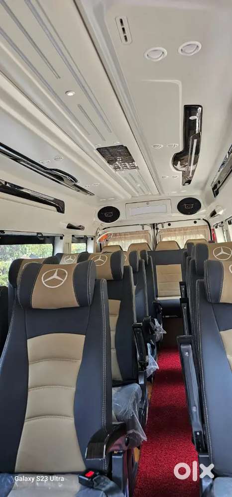 Force Moters Tempo Traveller 17 Seat