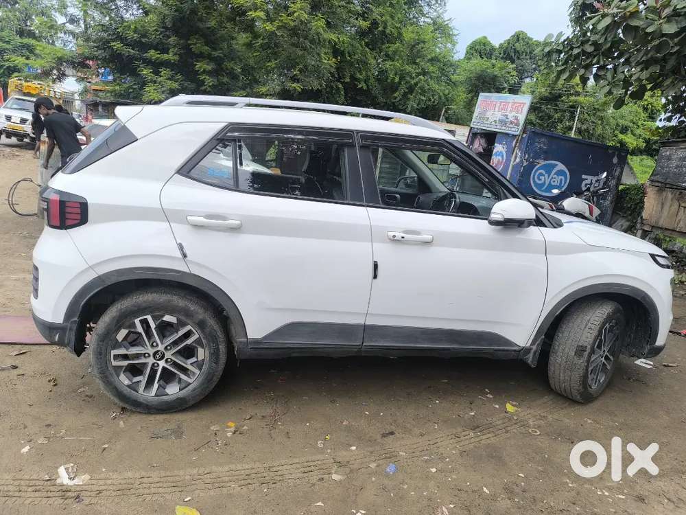 Hyundai Venue 2023 Diesel 44325 Km Driven