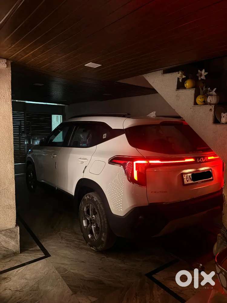 Kia Seltos Htk(o) Next To Showroom , Panaromic Sunroof