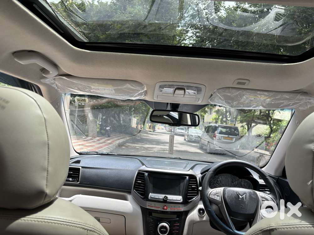 Mahindra Xuv300 1.2 W8 (o) Amt Petrol, 2023, Petrol