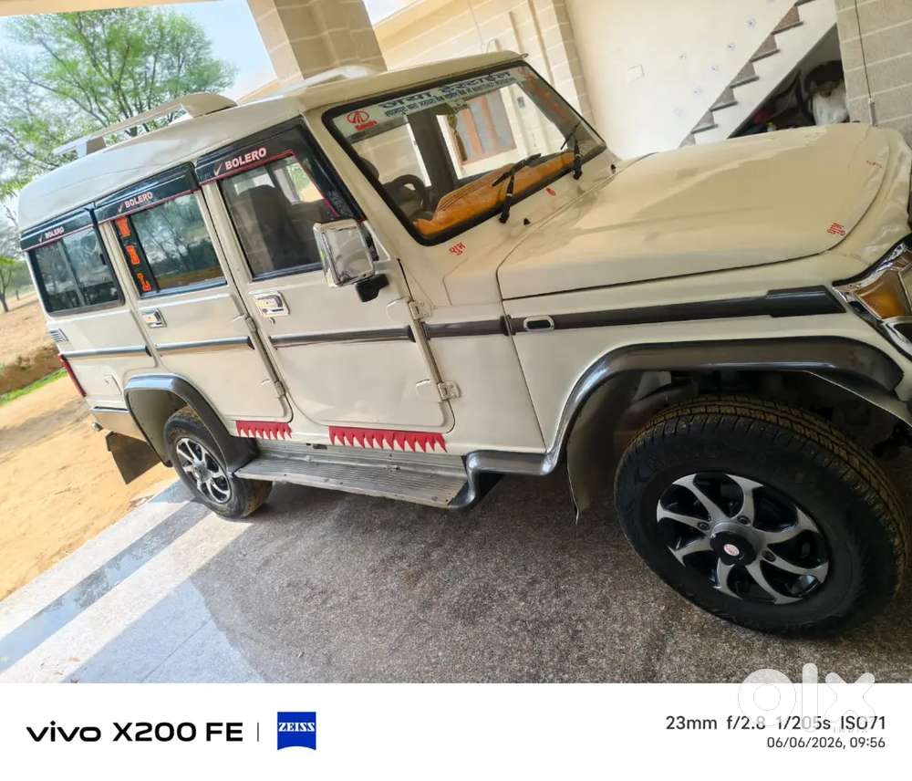 Bolero 9 Seater Plus