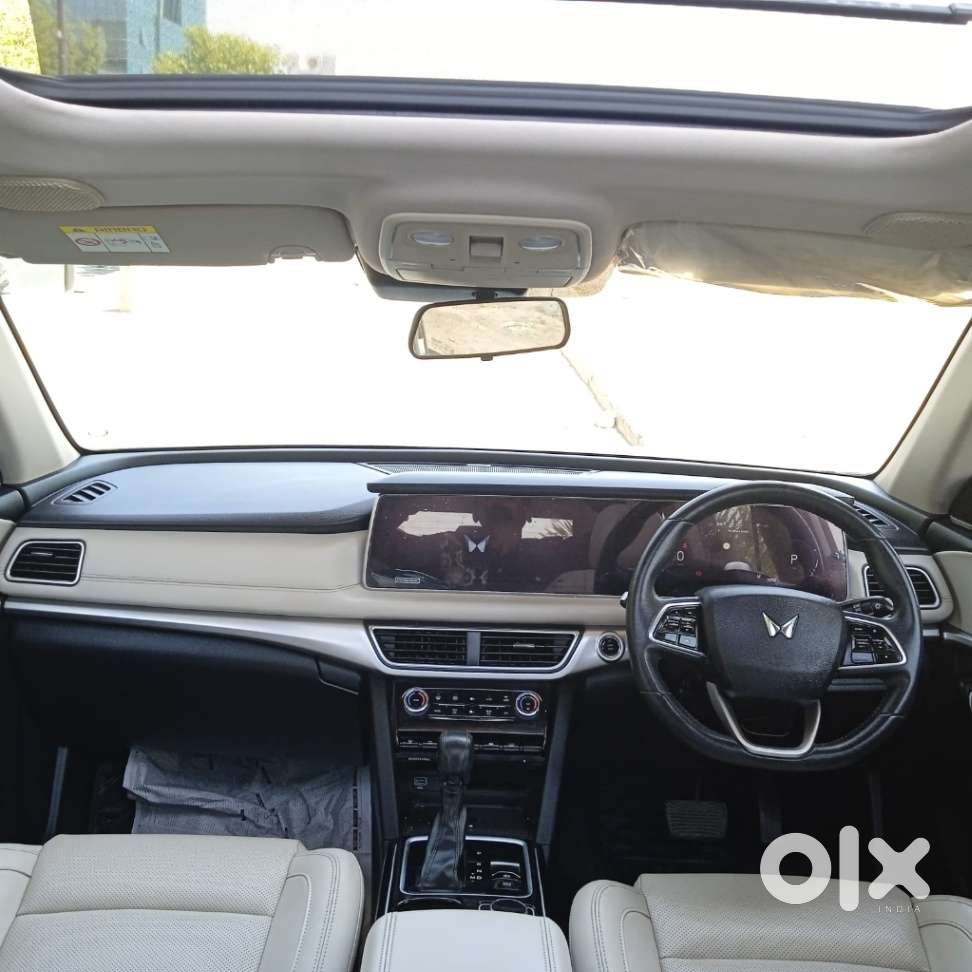 Mahindra Xuv700 2.0 Ax 7 Petrol At Luxury Pack Str, 2023, Petrol