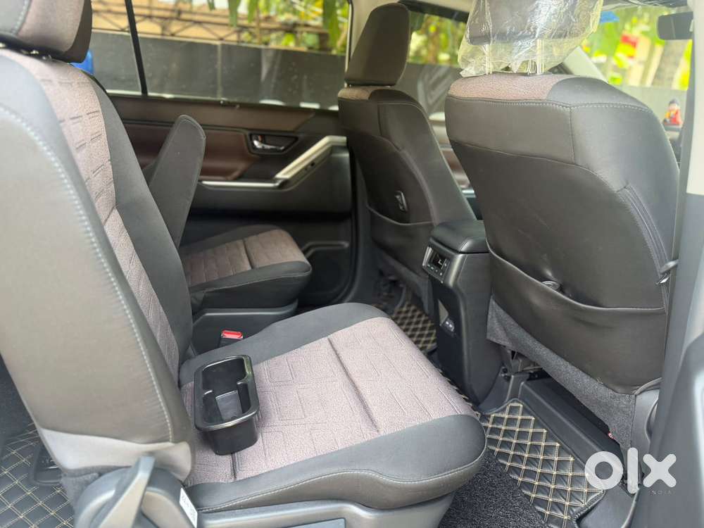 Toyota Innova Hycross 2.0 Vx (o) Hybrid 7 Str, 2025, Petrol