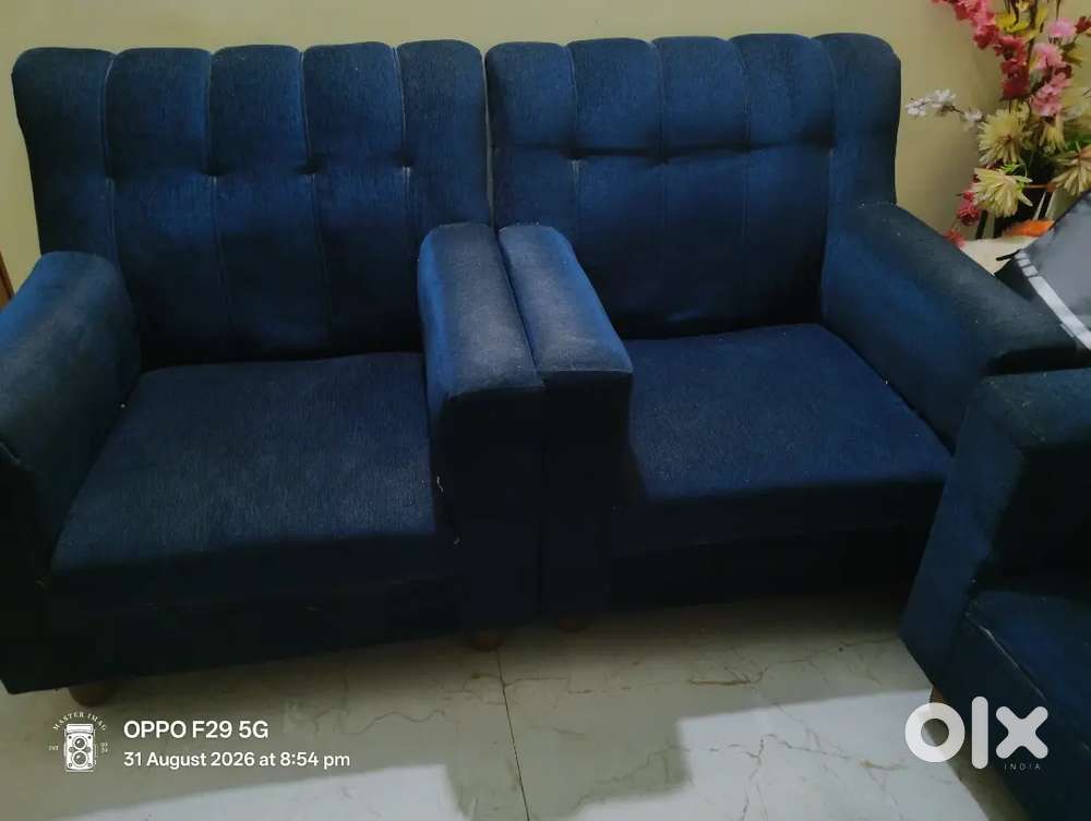 3+2 seater sofa in a good condition and 4 years old