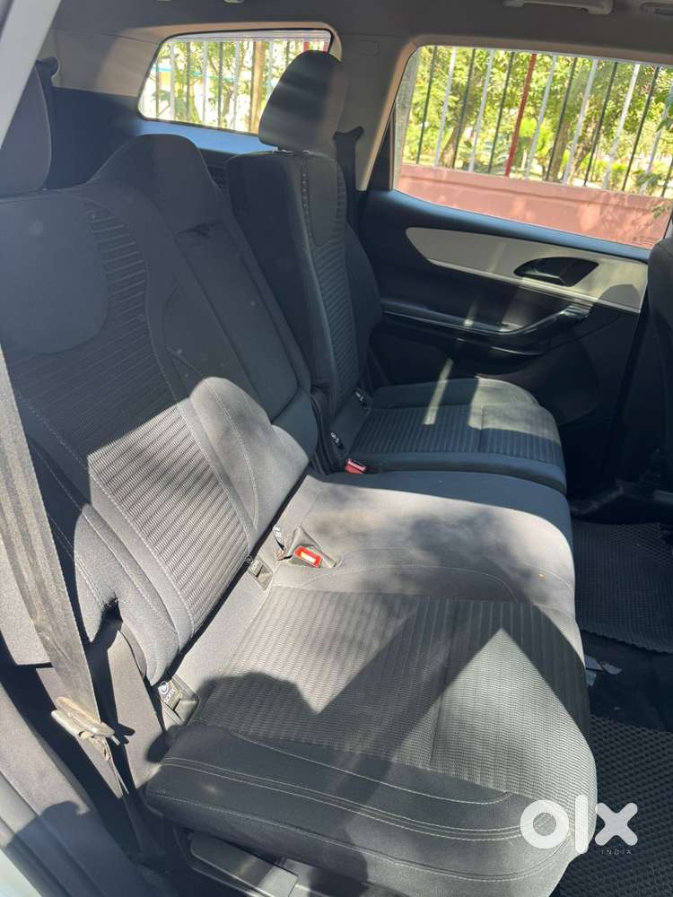 Mahindra Xuv700 2.2 Ax 5 Diesel At 7 Str, 2023, Diesel