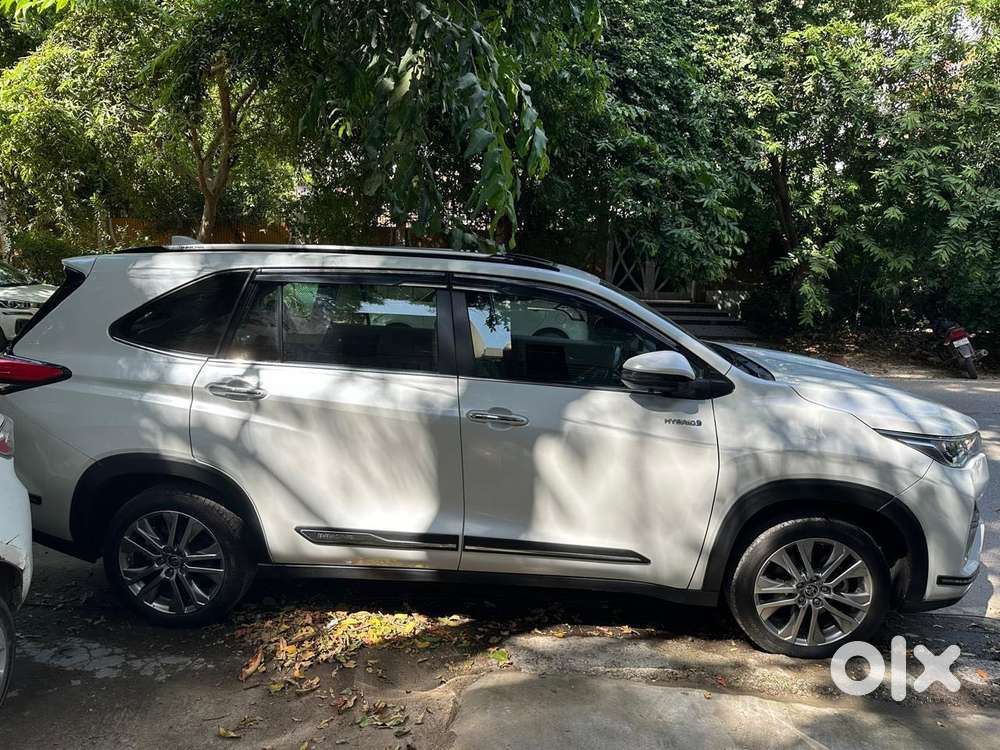 Toyota Innova Hycross 2.0 Zx Hybrid 7 Str, 2023, Petrol