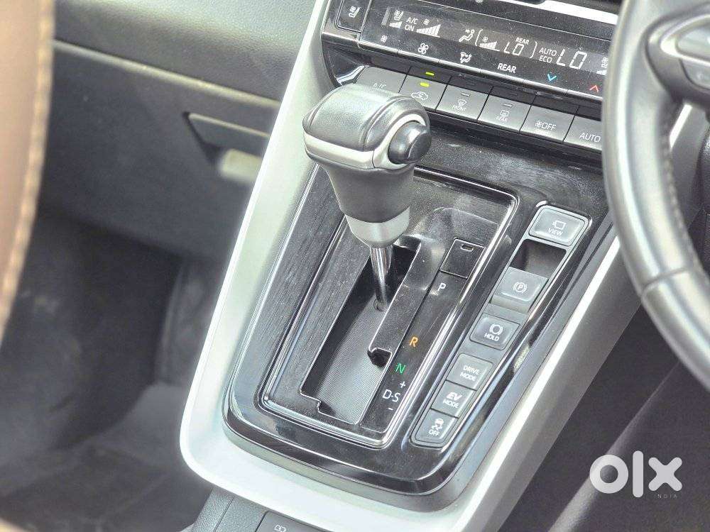 Toyota Innova Hycross 2.0 Zx (o) Hybrid 7 Str, 2024, Petrol