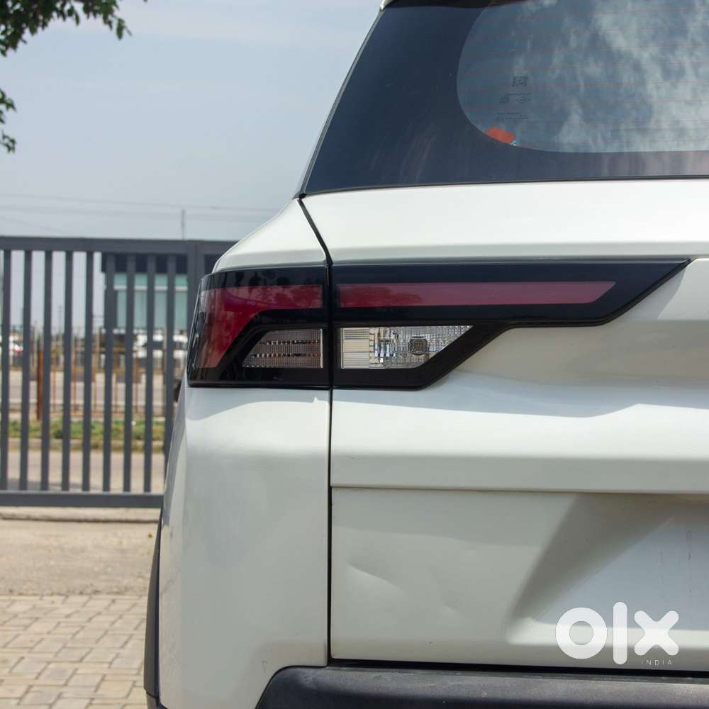 Maruti Suzuki Brezza 1.5 Vxi Smart Hybrid, 2023, Petrol