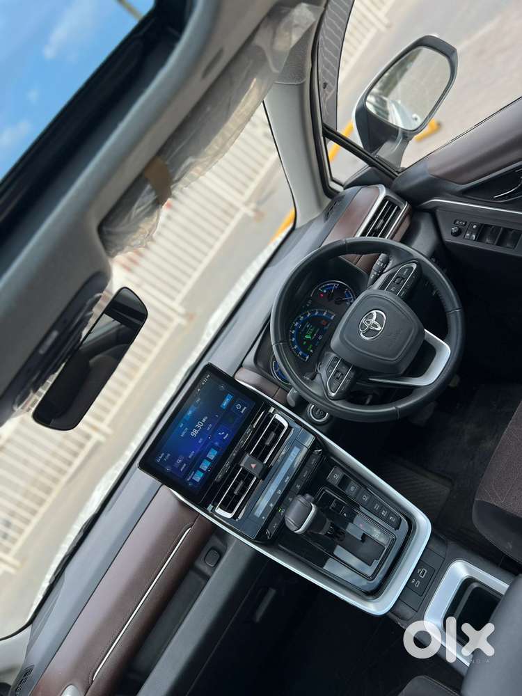 Toyota Innova Hycross 2.0 Vx (o) Hybrid 7 Str, 2025, Petrol