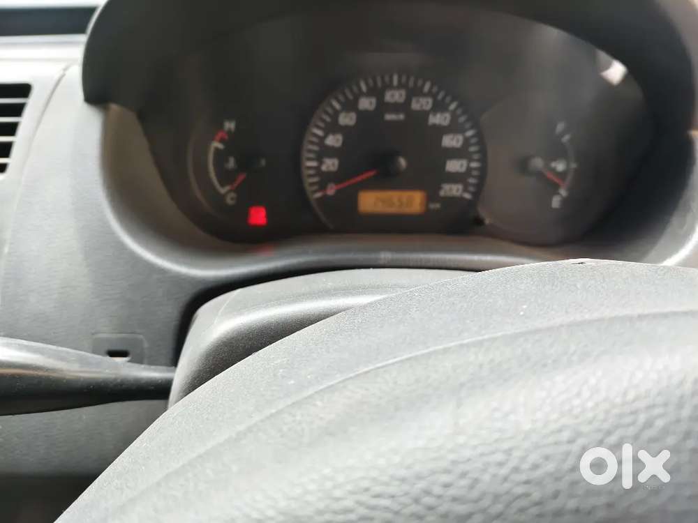 Swift Dzire Tour (diesel) Vdi 
 Model : 2015  
Owner : 3 
 Insurance :