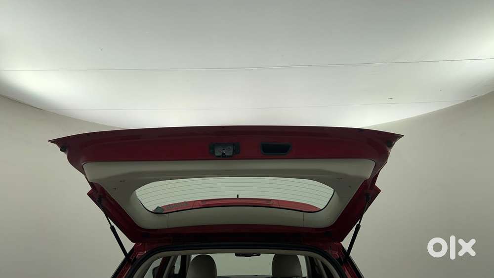 Mahindra Xuv300 1.2 W8 (o) Amt Petrol, 2022, Petrol