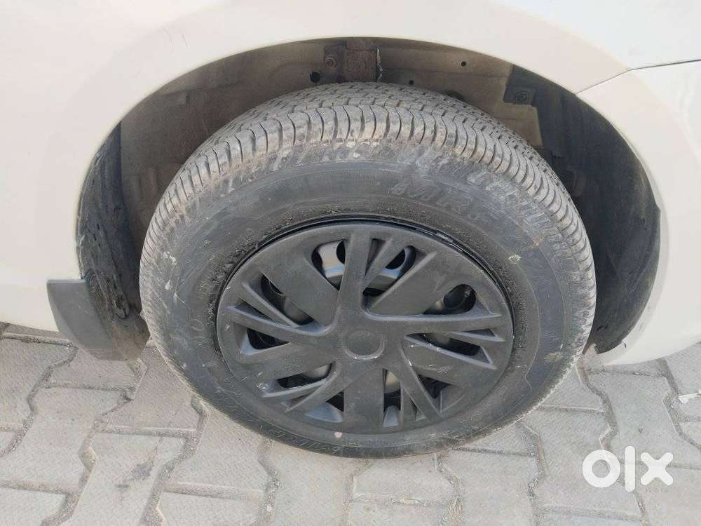 Maruti Suzuki Swift Lxi Optional-o, 2017, Petrol