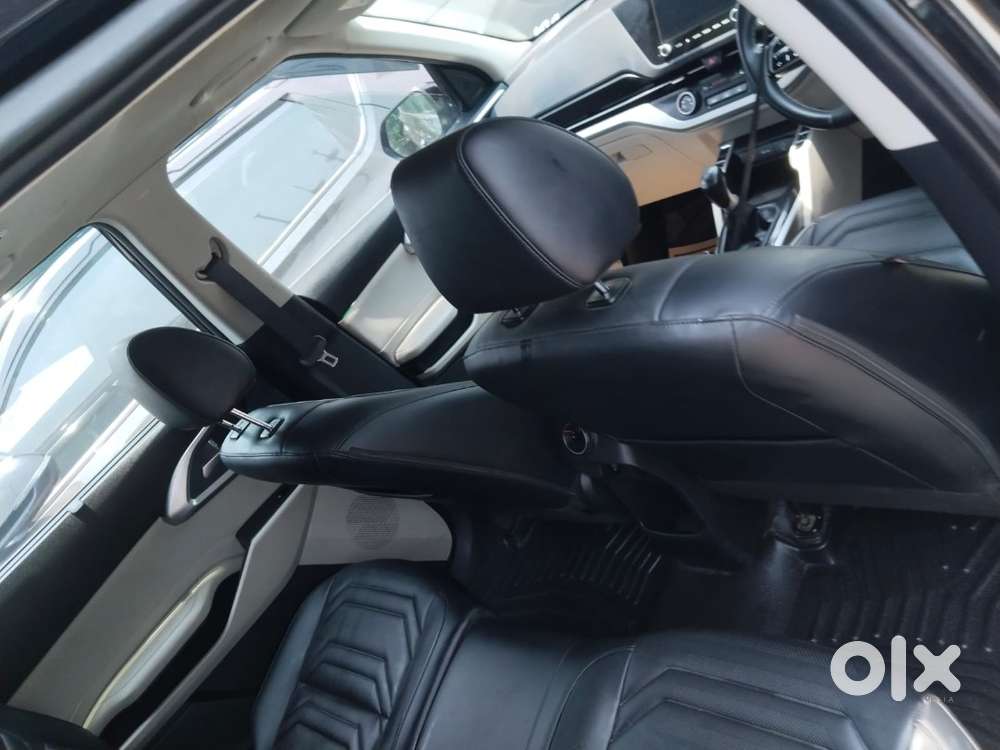 Kia Carens Gravity Edition ( Sunroof)