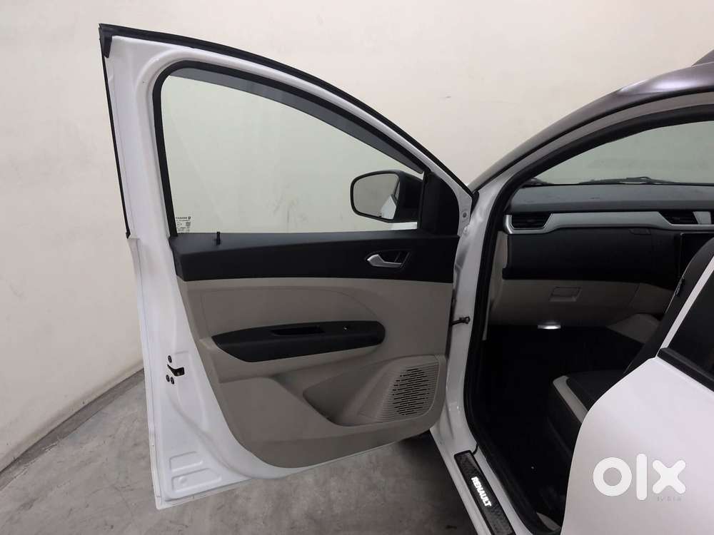 Renault Triber 1.0 Rxz Dual Tone, 2023, Petrol