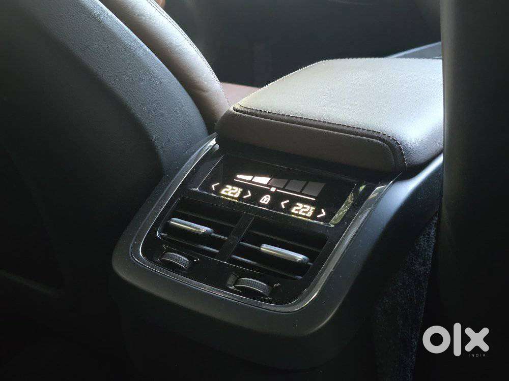 Volvo Xc60 D5 Awd Automatic, 2023, Petrol