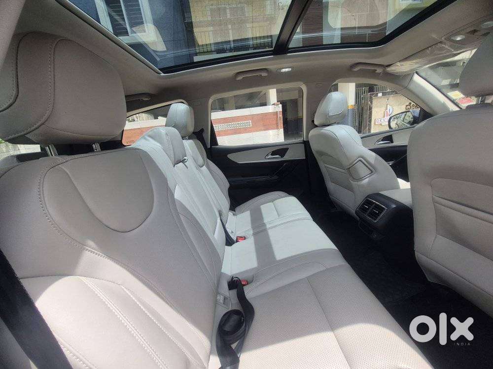 Mahindra Xuv700 2.0 Ax 7 Petrol At Str, 2024, Petrol