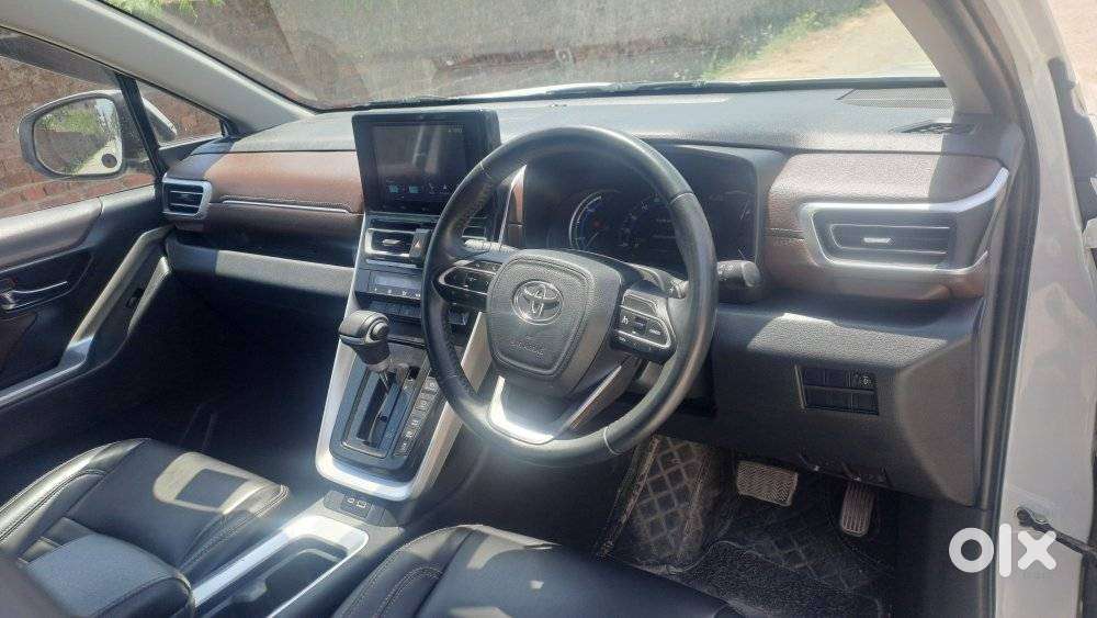 Toyota Innova Hycross 2.0 Vx Hybrid 7 Str, 2023, Petrol