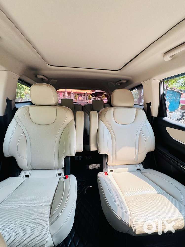 Mahindra Xuv700 Ax7l 6 Str At, 2025, Diesel
