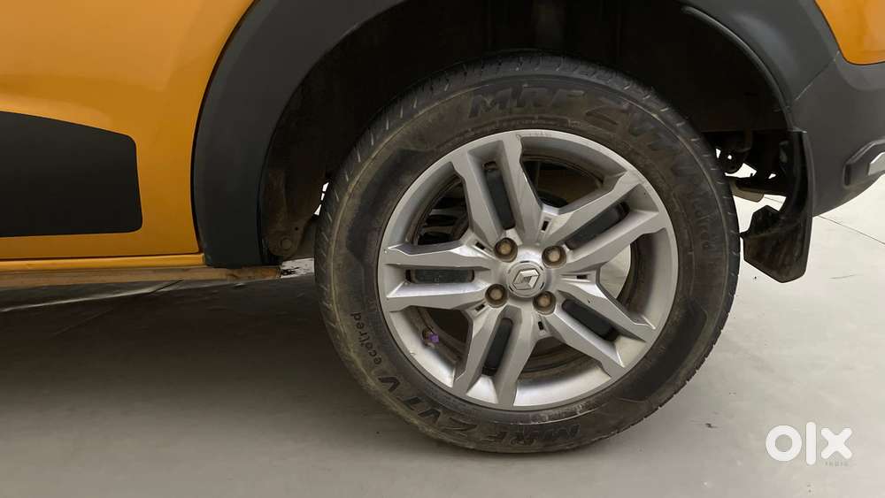 Renault Triber Rxz Easy-r Amt Dual Tone, 2022, Petrol