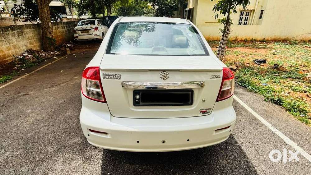 Maruti Suzuki Sx4 Zxi At, 2013, Petrol