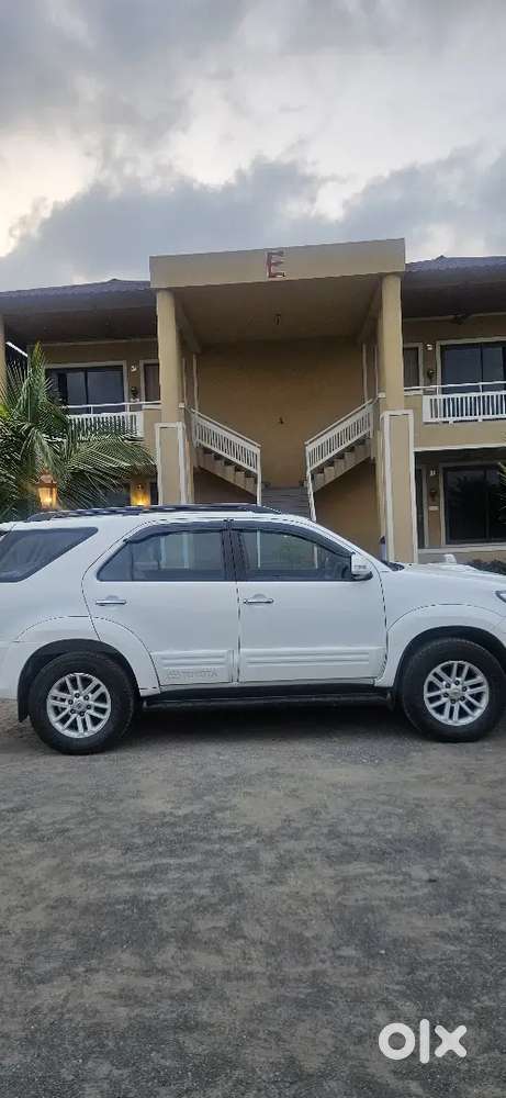 Toyota Fortuner 2014 Diesel 300000 Km Driven