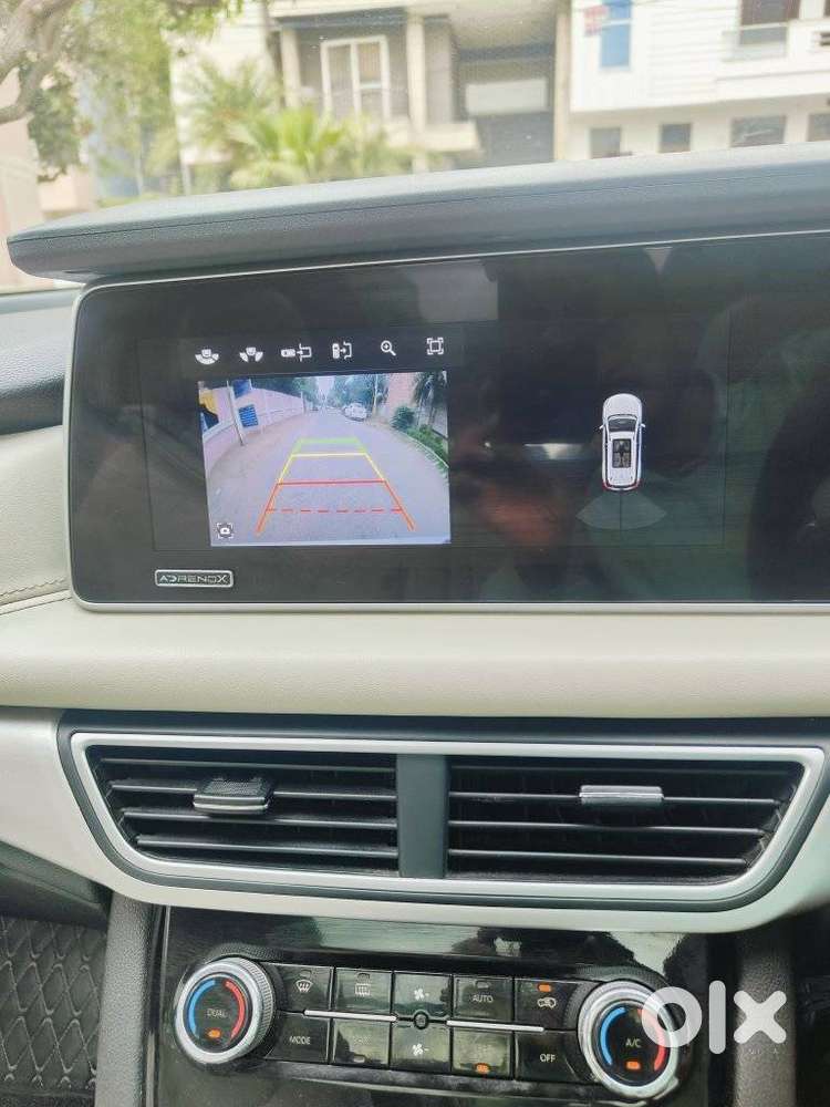 Mahindra Xuv700 2.0 Ax 7 Petrol Mt Str, 2021, Petrol