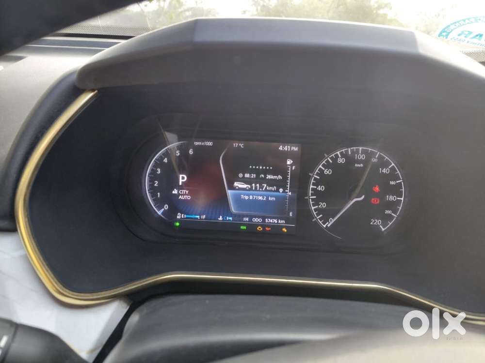 Single Used Safari With Captain Seats For Immediate Sale