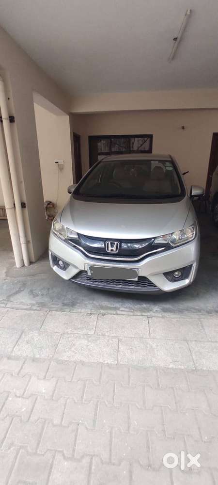 Dealer Maintained, 31000 Kms Only, Silver Hondajazz Automatic