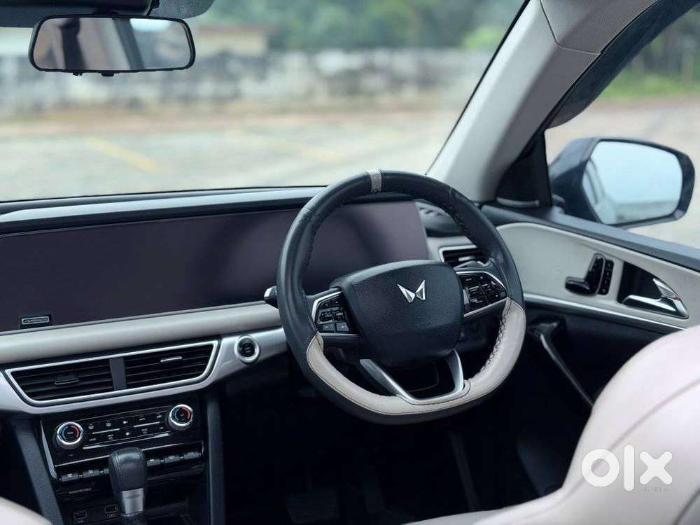 Mahindra Xuv700 2.2 Ax 7 Diesel At Luxury Pack Str Awd, 2022, Diesel