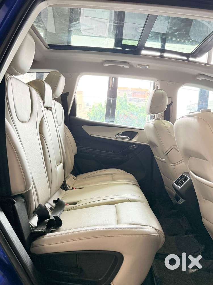 Mahindra Xuv700 2.0 Ax 7 Petrol At Luxury Pack Str, 2021, Petrol
