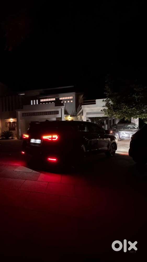 Toyota Innova Crysta 2016 Diesel Well Maintained